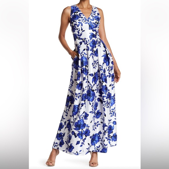 Melrose Ave Dresses & Skirts - Melrose white dress with blue flowers